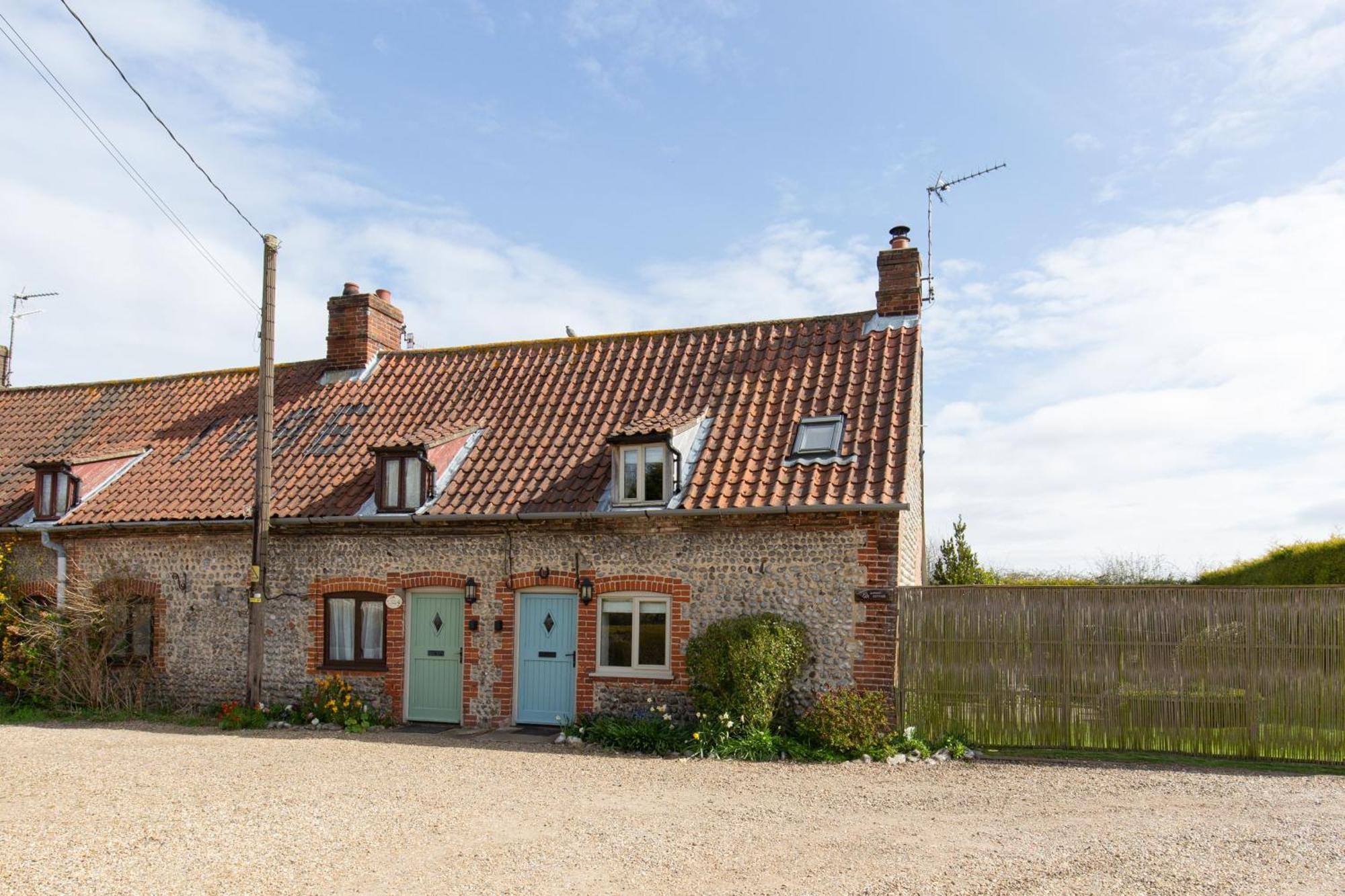 Garden Cottage West Beckham Екстериор снимка