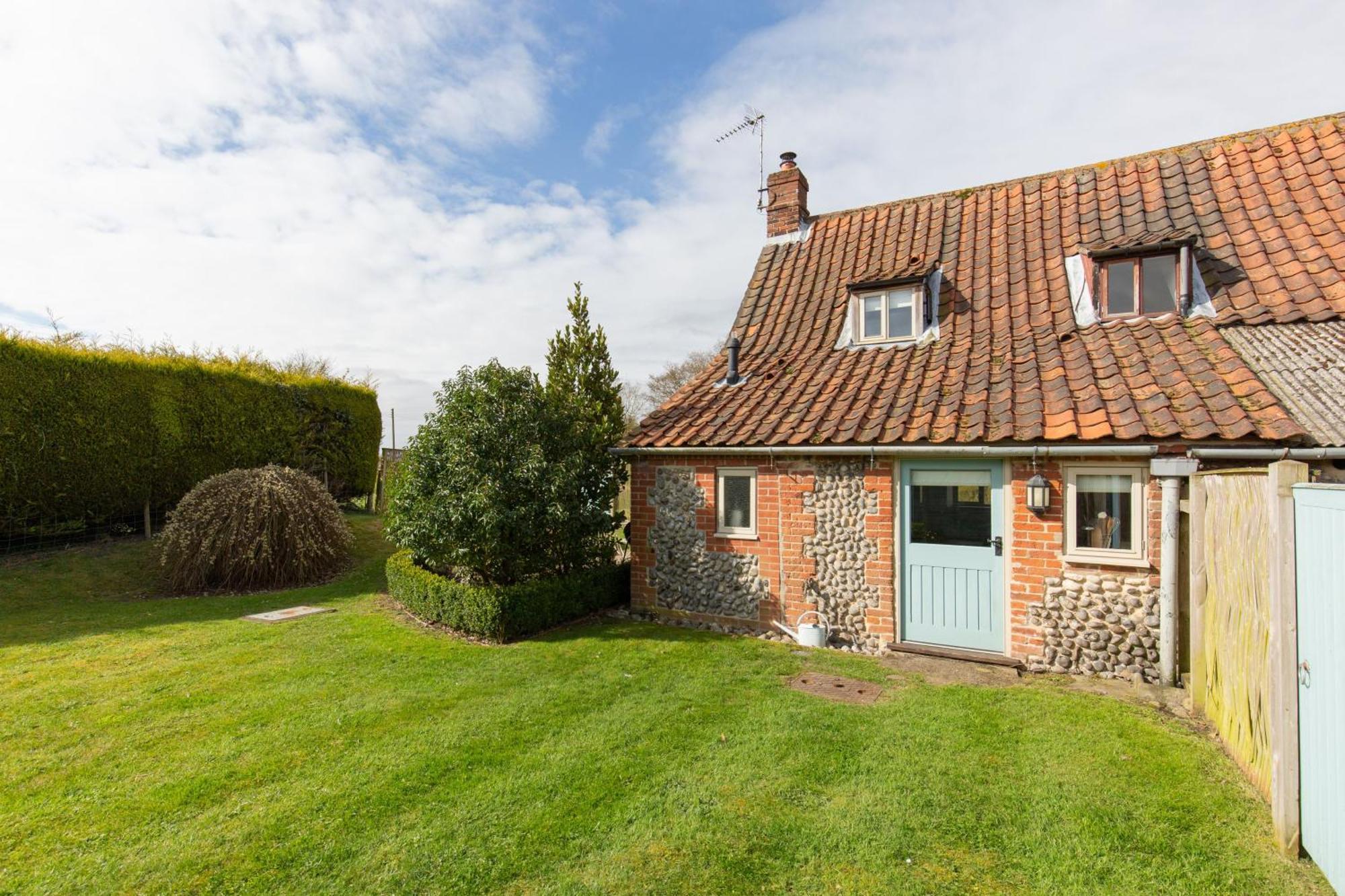 Garden Cottage West Beckham Екстериор снимка